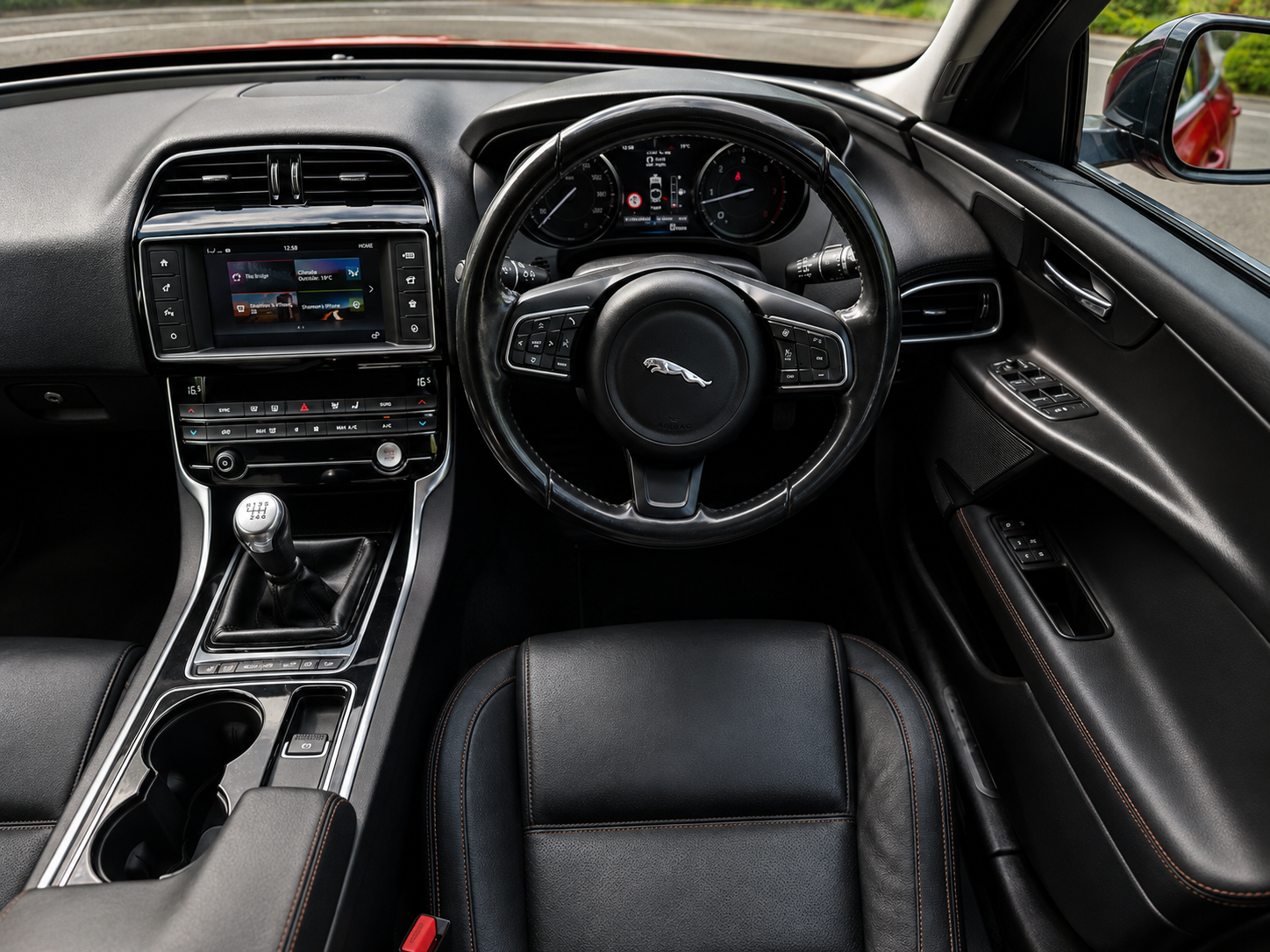 Jaguar XE photo 15